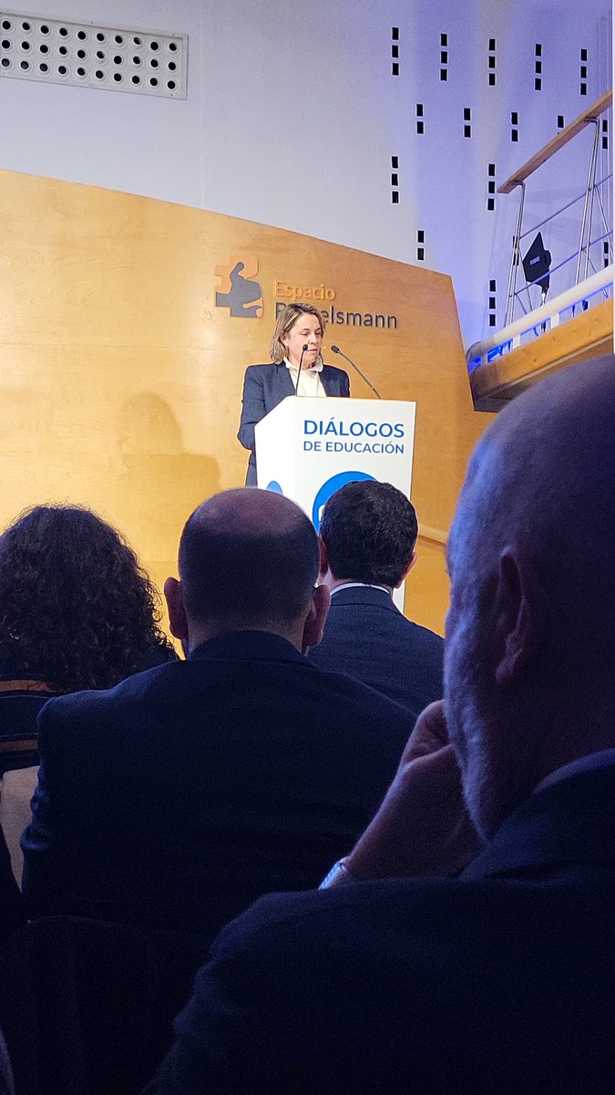 feuso_madrid's tweet photo. En el #44DialogoCOFAPA @COFAPA_ con #RomanRodriguez Conselleiro de Educación @Xunta Apuestan por la #Calidad y #Equidad en la #Educación https://t.co/SiSov6lqZl