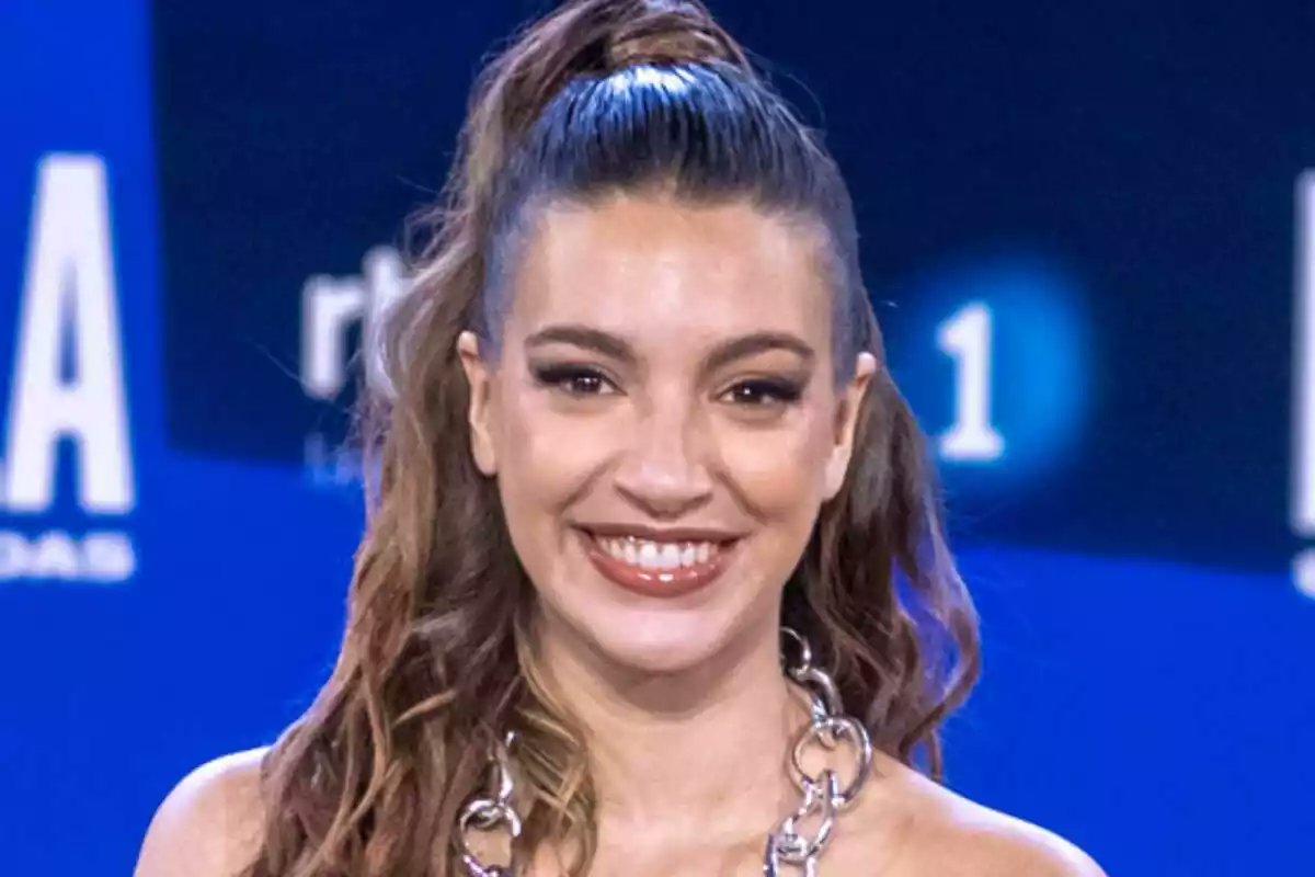 Formula_Music's tweet photo. Hoy cumple 31 años la cantante @anaguerra.
¿Tu canción favorita de toda su discografía? 🤔 https://t.co/aX95Ih8ZLt