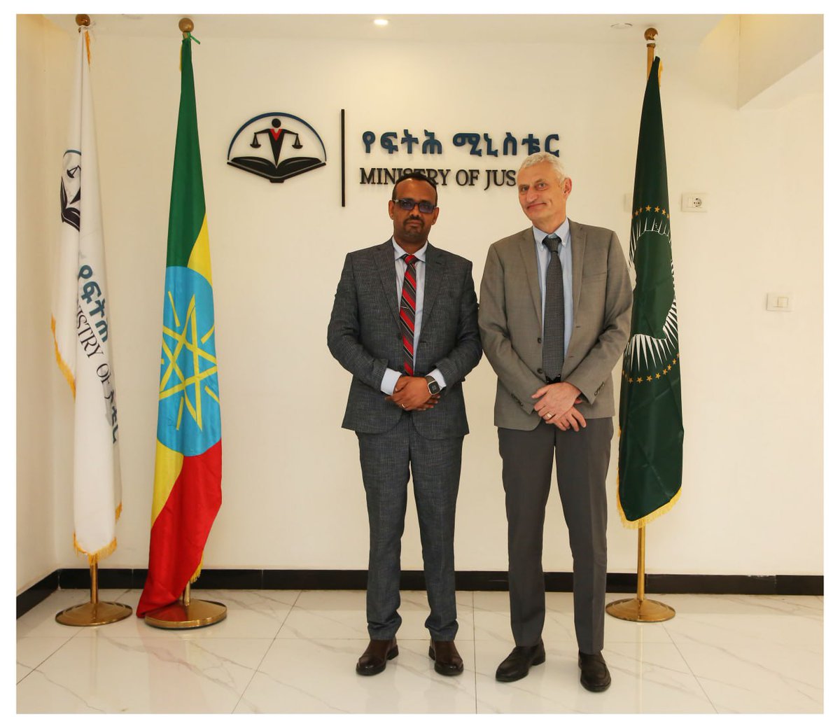 ሚኒስትር ዴኤታ ክቡር አቶ በላይሁን ይርጋ ከአውሮፓ ህብረት ኮሚሽን የዓለም አቀፍ ትብብር ዳይሬክቶሬት ጀነራል የአፍሪካ ተጠባበቂ ዳይሬክተር ሚስተር Hans Statusboll ጋር የፍልሰት አሰተዳደርን በተመለከተ ተወያዩ፡፡