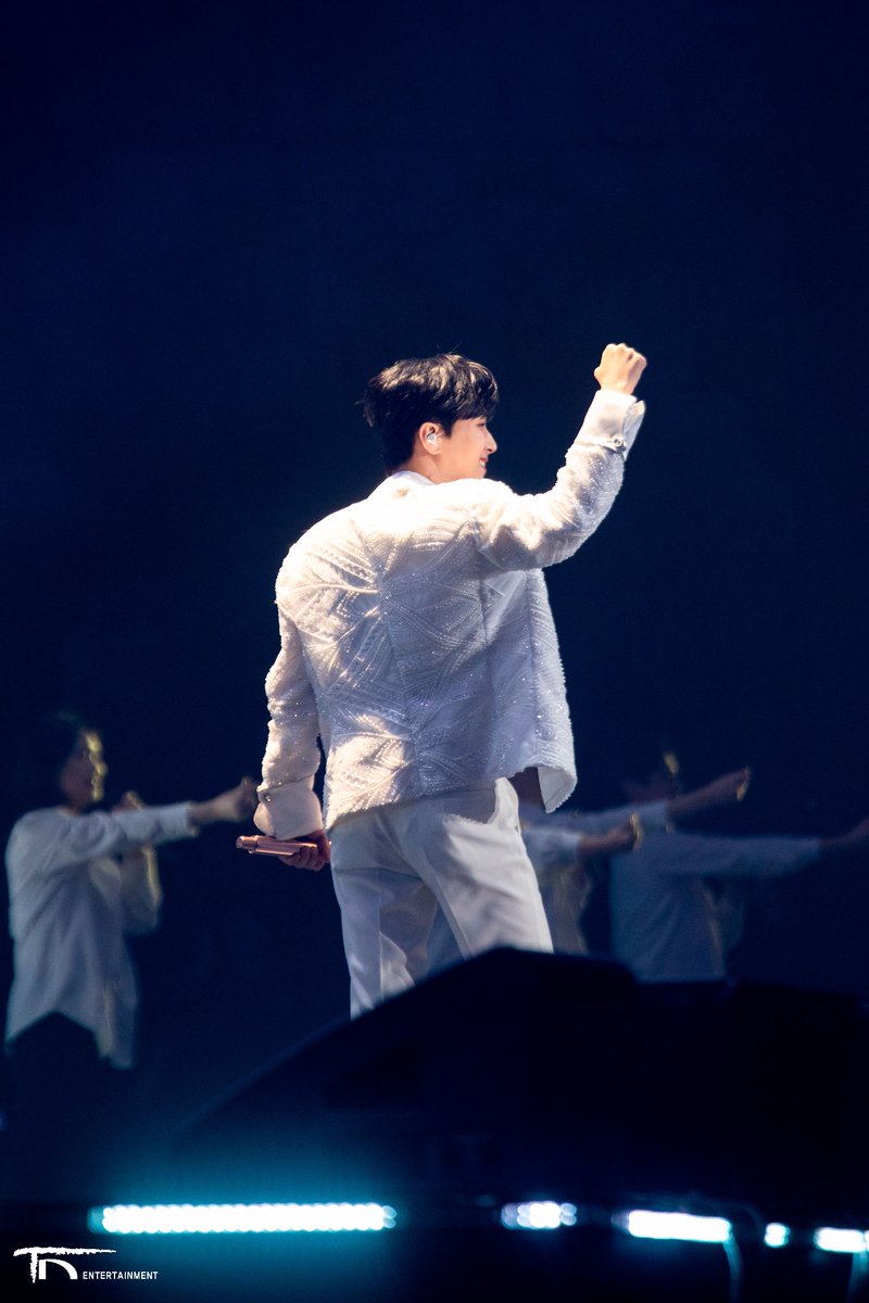 ChanWonOfficial's tweet photo. [🩷] 비하인드 포토가 도착했습니다

찬원의 콘서트 영화 예매일이
하루 앞으로 성큼 다가왔습니다!

그래서 준비한 선물💝
<2024 이찬원 콘서트 찬가-서울 앵콜>의
비하인드 포토를 👉공식 팬카페👈에서 공개합니다🥰

모두 팬카페로 구경와주세요🤗

#이찬원 #LeeChanWon
#찬가 #디어마이찬스 https://t.co/eQppCurCLq