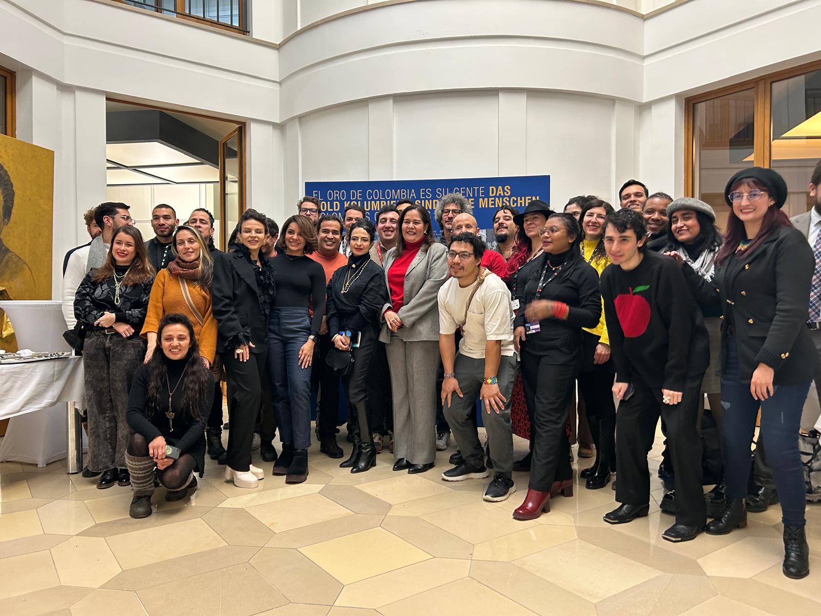 Botschaft von Kolumbien in Deutschland on X: Botschafterin @YadirSalazarM  empfing die 45 köpfige 🇨🇴 Filmenmacherinnen bei der 75 Berlinale2025  @efm_berlinale und brachte sie mit dem Kollaborativen Netzwerk der 🇨🇴  Kultur-Diaspora in 🇩🇪zusammen.