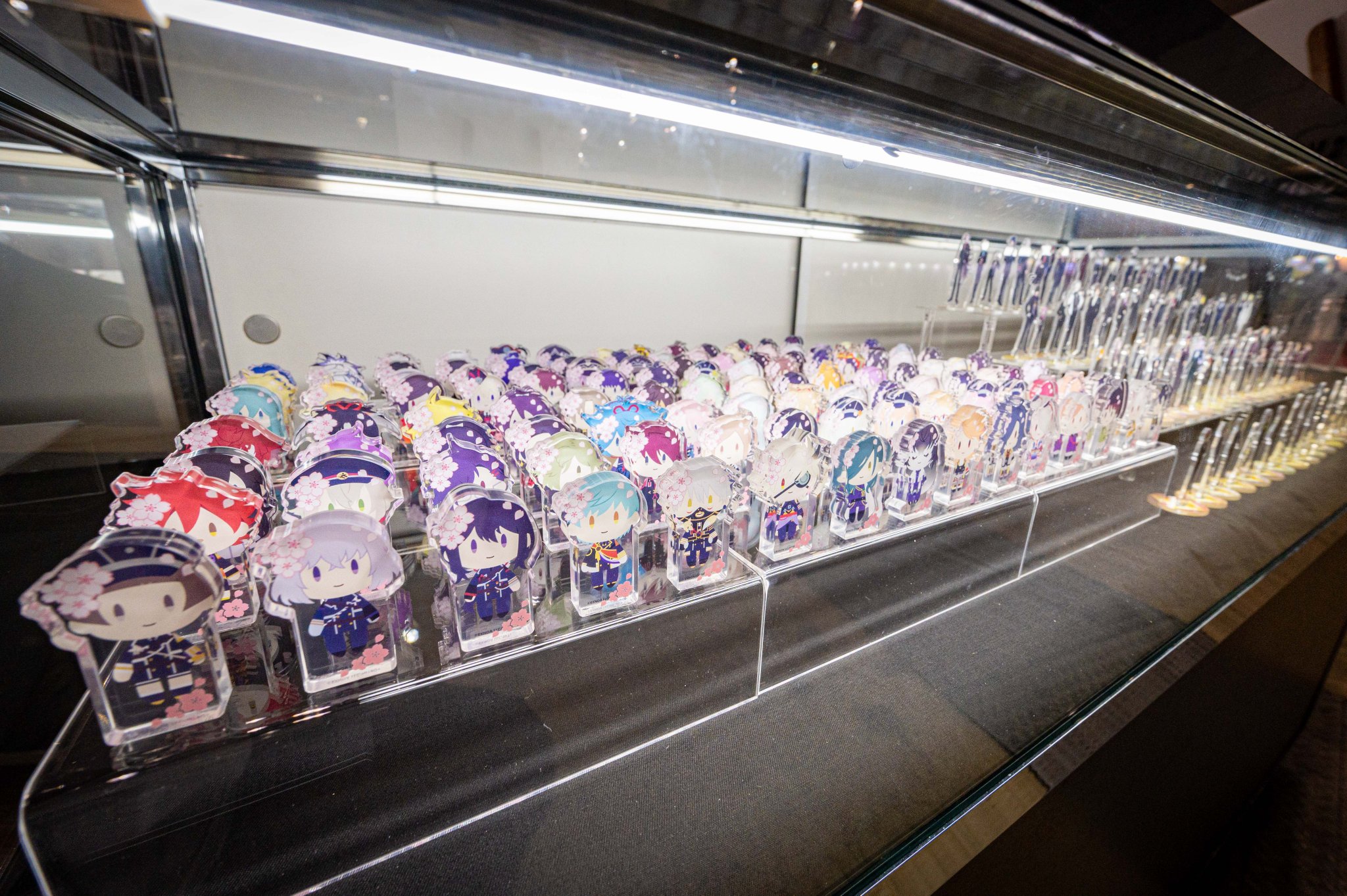 アニメ、ミュージカル刀剣乱舞 まとめ売り８０サイズの箱大量 GkDxseJasAAx8uY.jpg:large