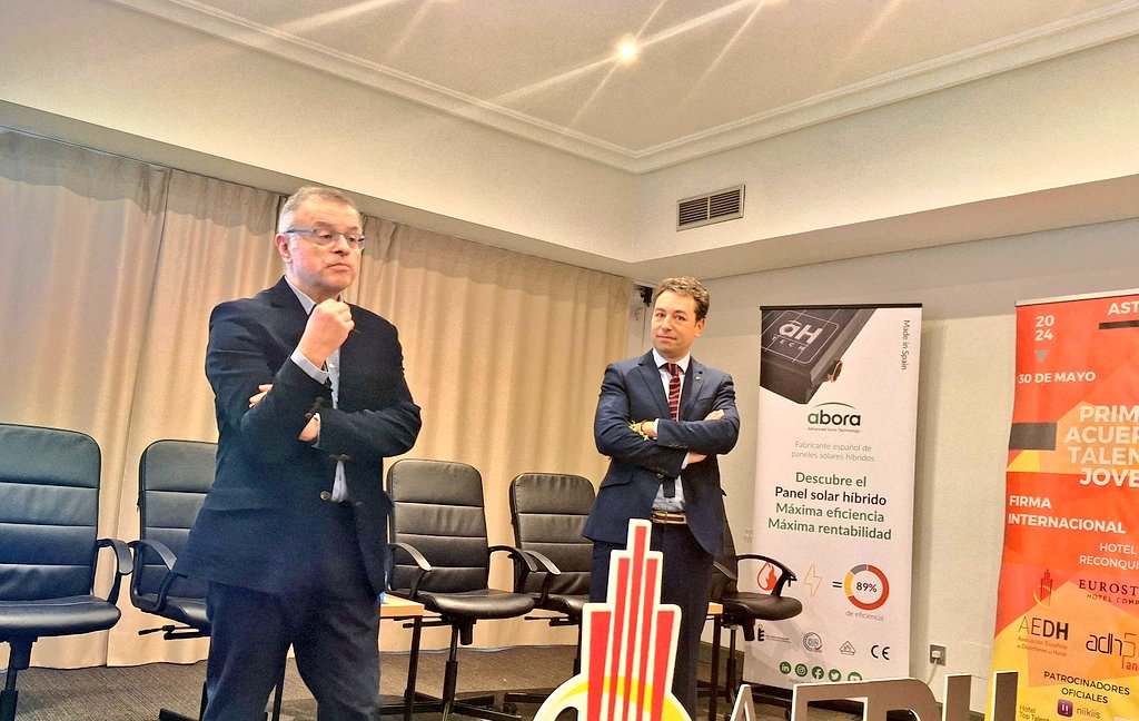 Ahora nuestro abogado #JavierZamora y #MarcosLópez de #Eskariam nos hablan de como, con la unión entre nosotros los hoteleros, podemos empoderarnos frente a Booking. #ExperienciasAEDH #Hoteles #Gijón #Asturias #EventosHostelería