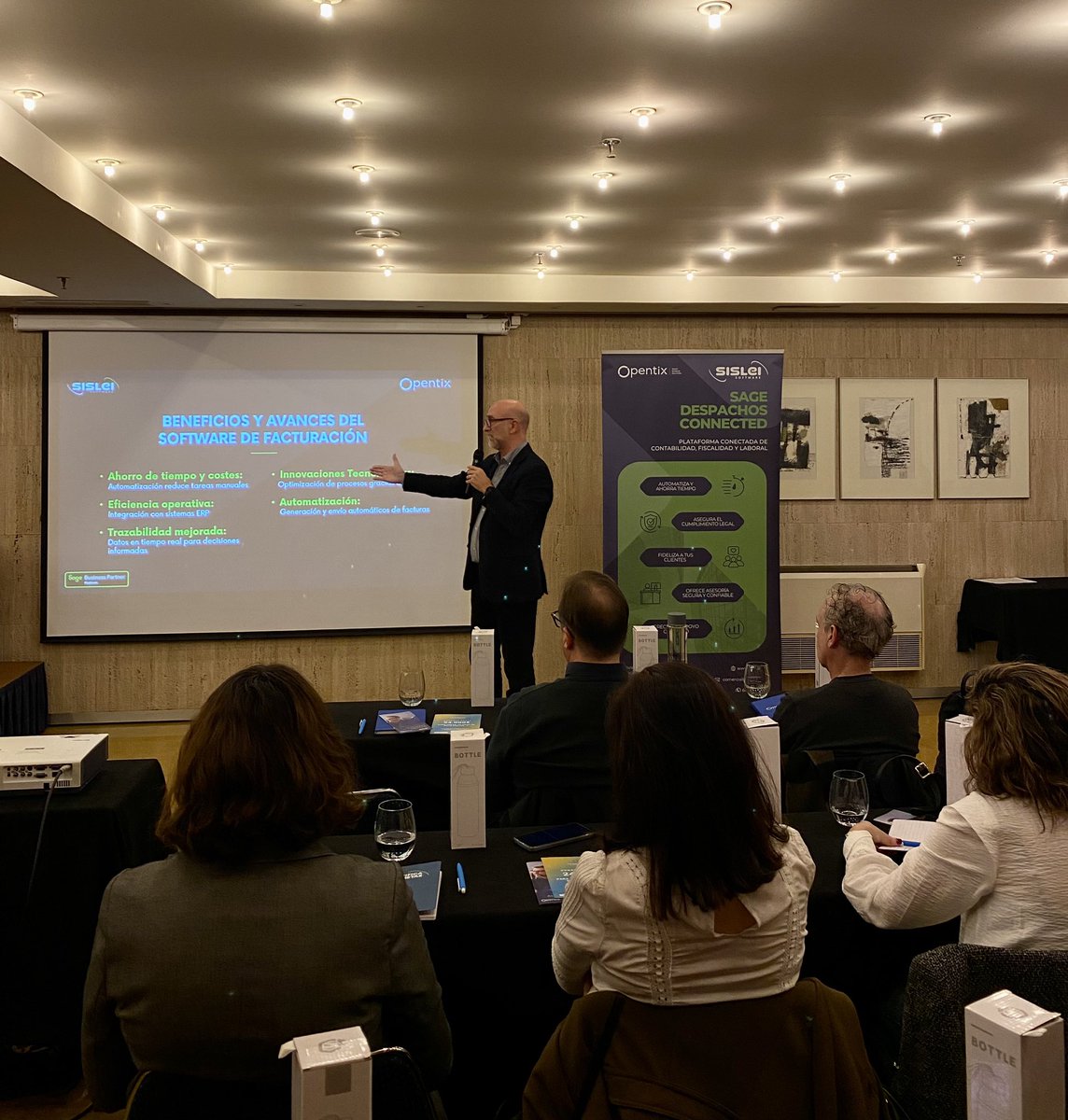 🚀 ¡Empezamos por todo lo alto!

José Luís Coloma nos está desvelando las claves para que los despachos profesionales se adapten a la nueva normativa de facturación.

¿Preparado para el futuro? 🤔

#TransformaciónDigital