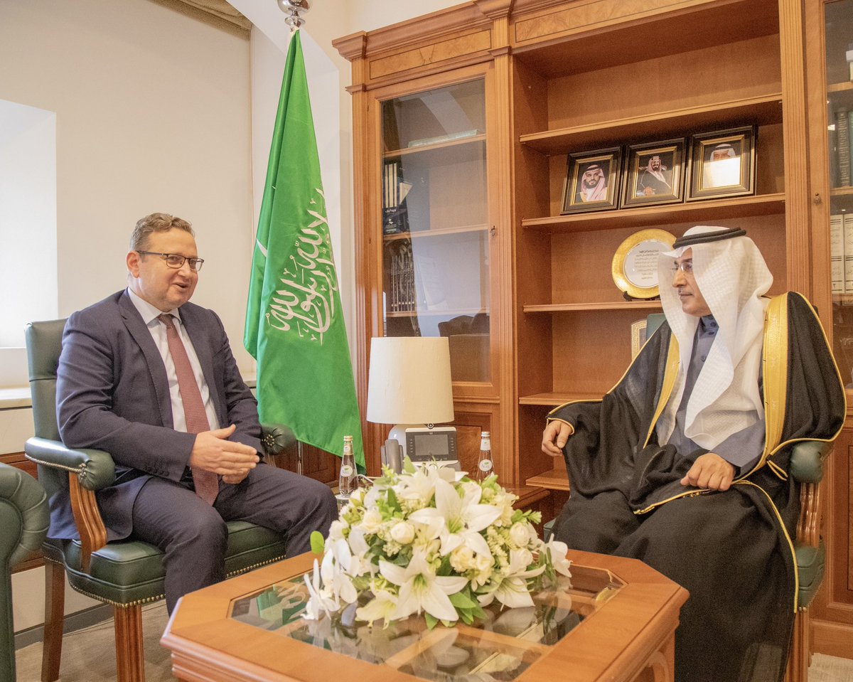 KSAmofaEN's tweet photo. #Riyadh | Deputy Minister for Political Affairs, Ambassador Dr. Saud Al-Sati, received Mr. Sebastian Mitrache, Ambassador of Romania to Saudi Arabia, to discuss matters of mutual interest. 🇸🇦🇷🇴 https://t.co/Ss9no8uzyV