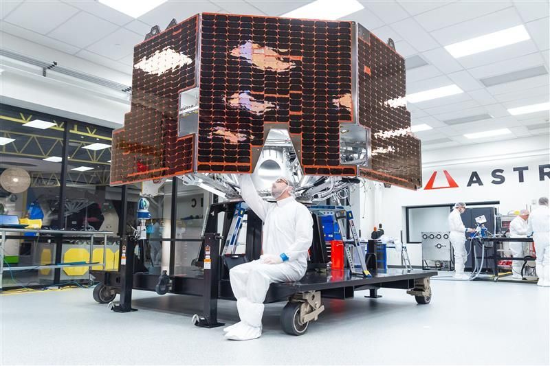 Precision matters. ✅ This month’s solar panel fit check confirmed Griffin’s panels integrate perfectly with its structure, ensuring proper alignment with the thruster lines. These panels will generate the power needed for Griffin’s mission on the Moon. One step closer to launch!