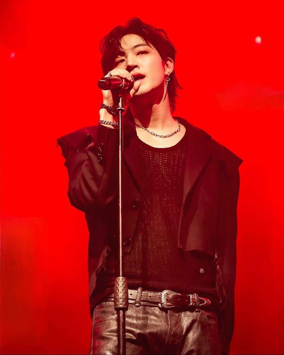 mydef_mysoul's tweet photo. Secret Show at Fabrique in Milan
15 Feb. 2025 

📸 botterphotographer
cr. kpopitalia 
@jaybnow_hr @mauvecompany 
#JAYB #제이비 #GOT7 https://t.co/PnlcqeYu54