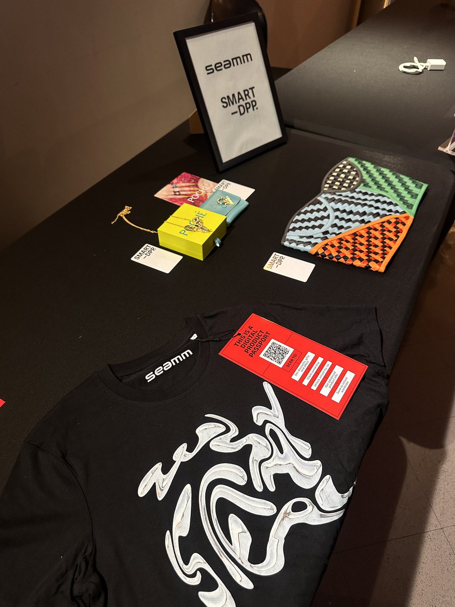 smartdpp's tweet image. Backstage moments from Digital Fashion Week! 

Sustainable fashion is the future, and Digital Product Passports help brands stay ahead♻️

#Sustainability #fashion