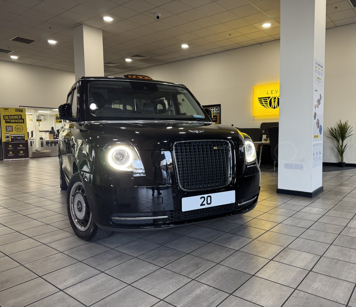 LEVCBreweryRoad's tweet photo. π£ #CabOfTheWeek π£
This Raven Black, 20-plate cab is in excellent condition and comes with the following:
β
Panoramic roof
β
Black leather steering wheel
β
Chrome wheel trims
β
Vinyl seats and vinyl flooring
β
Front and rear reversing camera
β
Mileage: 70,257
Want to find out more? Give our friendly, expert team a call on 020 7700 0888 today.