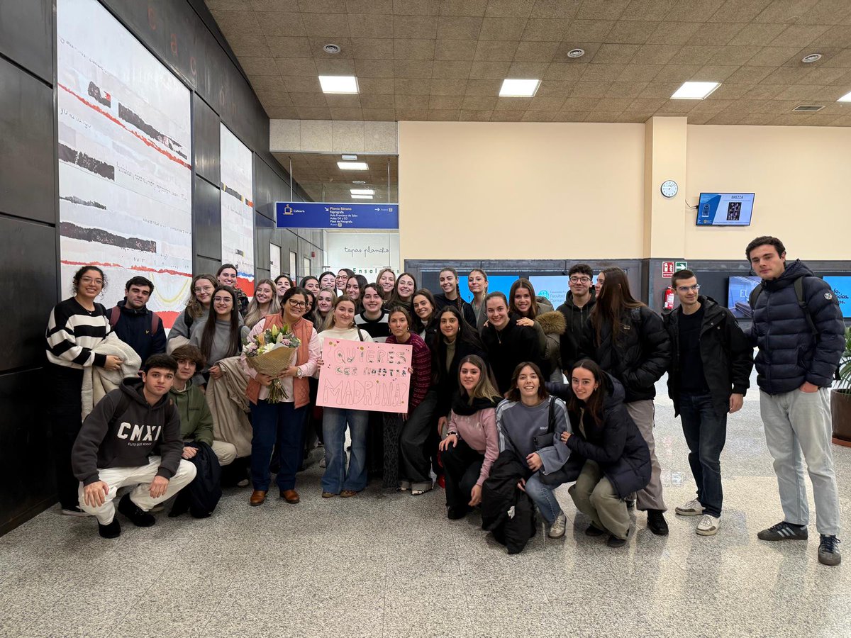 ¡<a href="/sandral236/">Sandra H. Zelaya</a> madrina de la promoción 2021-2025 de Marketing y Comunicación! 💐❤️‍🩹👏🏼

Enhorabuena, Sandra.