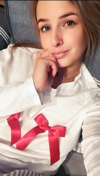 BaszosK472's tweet image. Sziasztok!!! 
Tudom el voltam tűnve de ezért cserébe hoztam nektek egy nyeremény jatekot!
Meg osztok közül ki sorsolok egy 
Találkozót!
2 helyezett egy nagy csomagot kap! 
Sok sikert ❤️❤️(komentbe ha kész😁)legyen szép napotok!