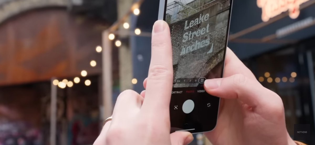 Gadgetsdata's tweet image. Confirmed ✅

Nothing Phone 3a is getting a 50MP periscope lens

✅ 3x Optical &amp;amp; 60x digital zoom
✅ The periscope lens can take Macro shots
✅ Other two cameras are likely to be : 50MP OIS + 8MP UW

✅ Symmetrical bezels &amp;amp; Plastic frame
✅ Qualcomm Snapdragon 7s Gen 3 SoC