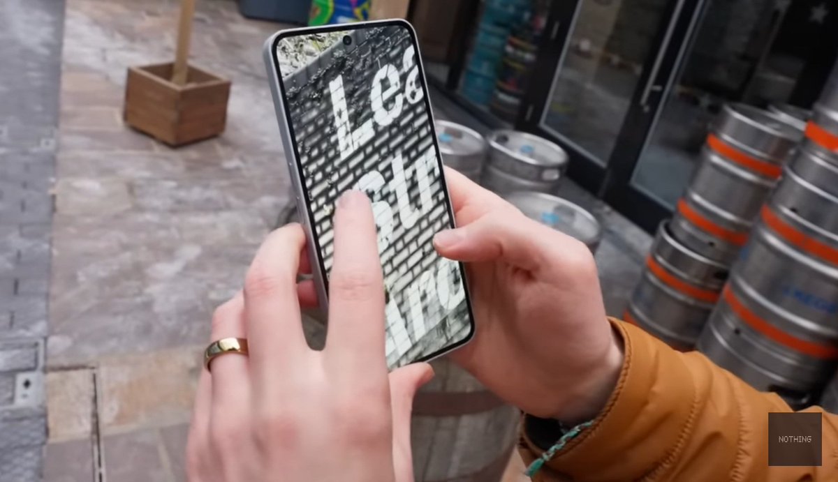 Gadgetsdata's tweet image. Confirmed ✅

Nothing Phone 3a is getting a 50MP periscope lens

✅ 3x Optical &amp;amp; 60x digital zoom
✅ The periscope lens can take Macro shots
✅ Other two cameras are likely to be : 50MP OIS + 8MP UW

✅ Symmetrical bezels &amp;amp; Plastic frame
✅ Qualcomm Snapdragon 7s Gen 3 SoC