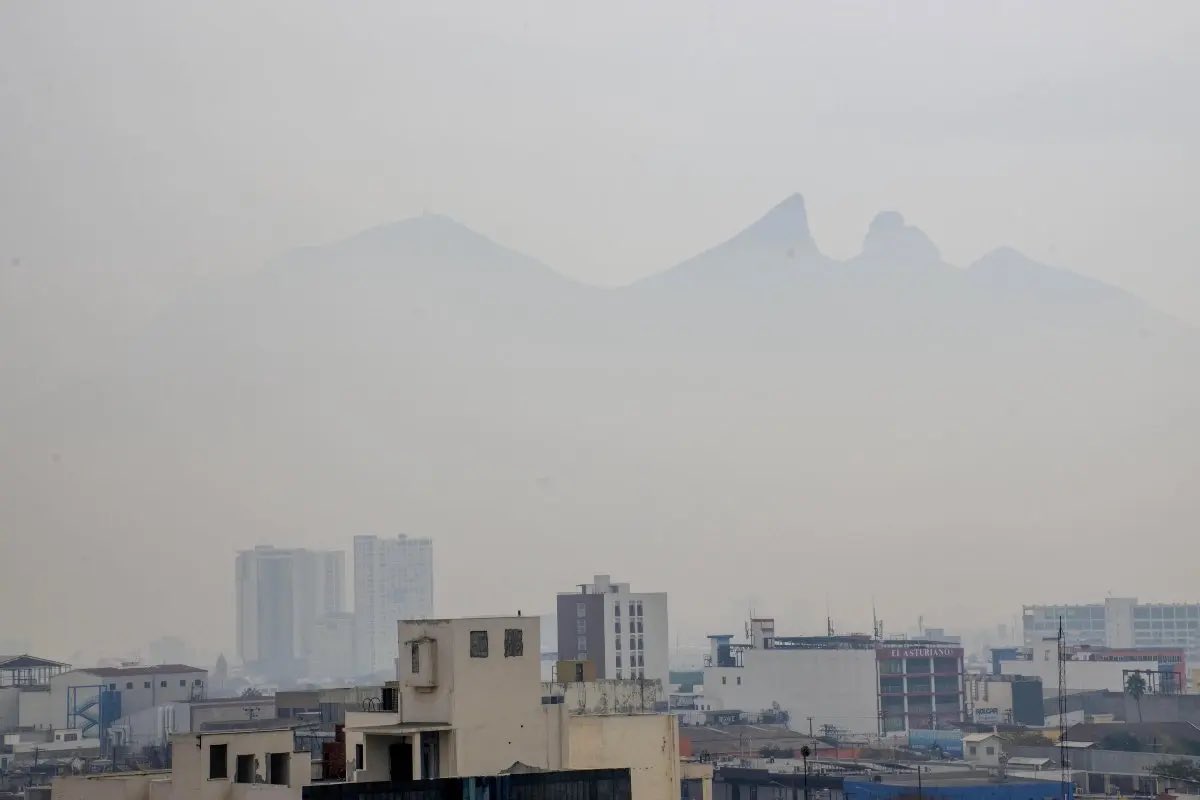 Imagínate tener la disciplina de una actividad física, tener buenos hábitos alimenticios, no consumir ni alcohol ni tabaco ni azúcar refinada ni grasas saturadas y descansar adecuadamente porque quieres tener una buena calidad de vida… pero sales y respiras esto a diario: