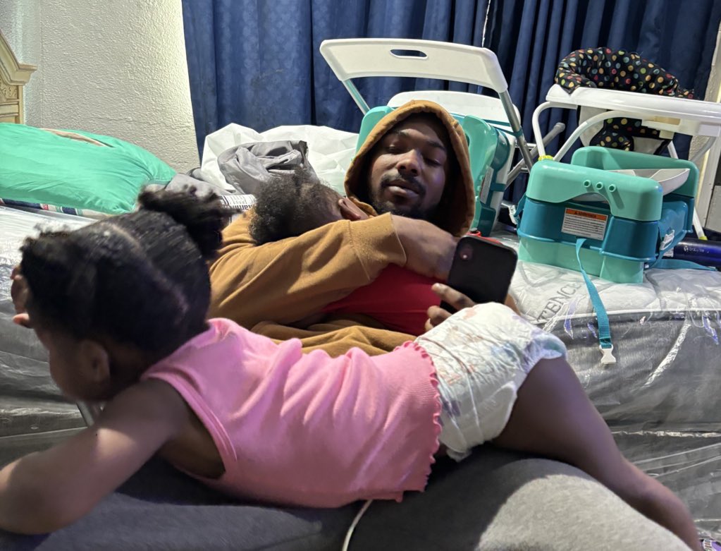 remcari's tweet photo. I keep trying but with no luck. I just want help with chemo. I have to choose eating or surviving and I always choose my kids. I’m getting SICKER. Please help. I just want to make it to one session…$200 needed for my co pay. 
https://t.co/penA3nubbe
https://t.co/LRaMQmrqln https://t.co/nupVn1DVYO