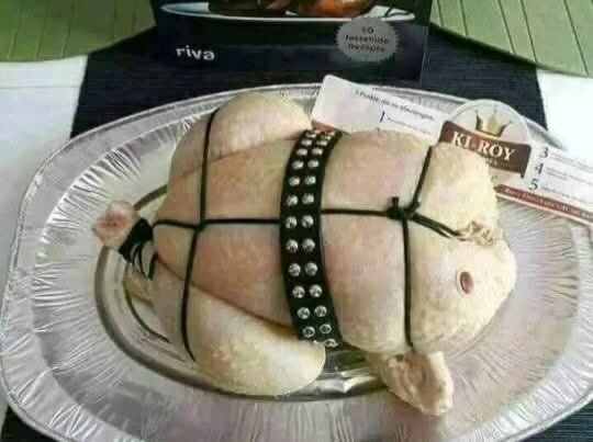 WWa6t's tweet image. شويني حمرني حرقني حسسني أنني دجاجة :