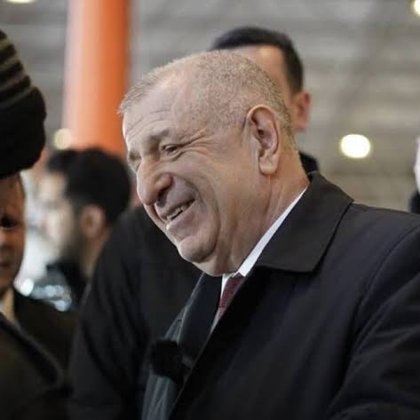 Ümit Özdağ'ın tutukluğunun devamına verilen karar üzerine rekor bir katılımla gündem çalışması yapılıyor.

Çalışma, 15 dakika içinde Türkiye gündemine girdi. Halk, yarın 12.00'de Silivri Cezaevinde olmak üzere yola çıkıyor.

#SeninleyizÖzdağ