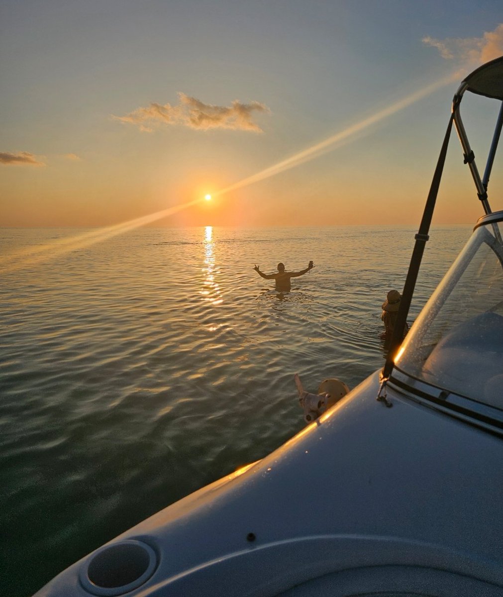 GM and happy taco Tuesday!

No better way to start your day then watching the sunrise from the water!

Have a safe and blessed day fam 💪