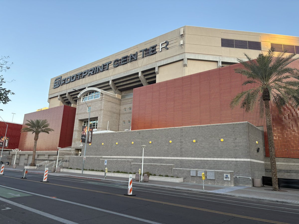 Looks like there will no longer be a ‘Footprint Center’ in downtown Phoenix. The signage at the front of the arena was taken down recently, and workers tell me they’re taking the rest of the signage down today. #12News