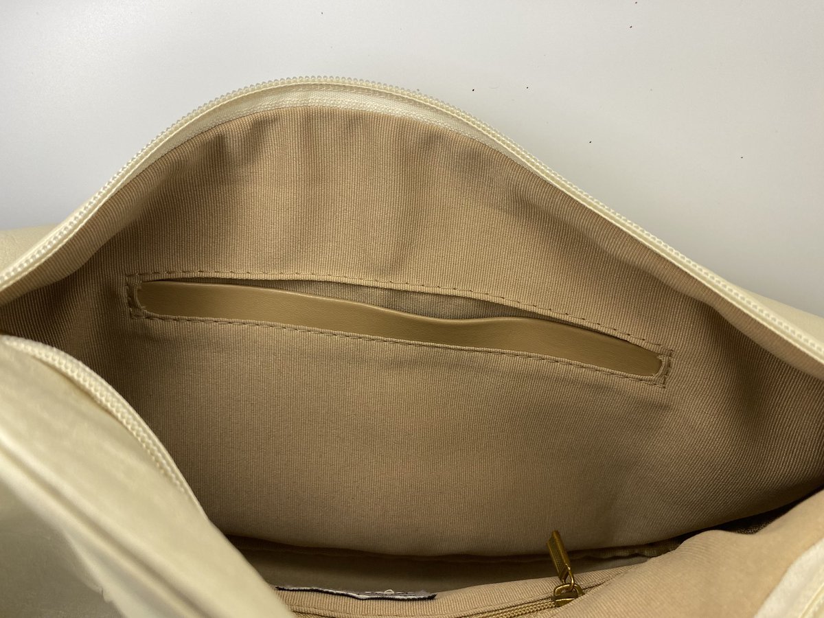 Chares&amp;heka 220บาท

ค่าส่ง 40+10
#บับเบิ้ลบลูพร้อมส่ง #ส่งต่อกระเป๋า #กระเป๋ามือสองสภาพดี #ส่งต่อเสื้อผ้ามือสอง #ส่งต่อเสื้อผ้า #กระเป๋าเกาหลี #ส่งต่อกระเป๋ามือสอง #ส่งต่อกระเป๋ามือ2