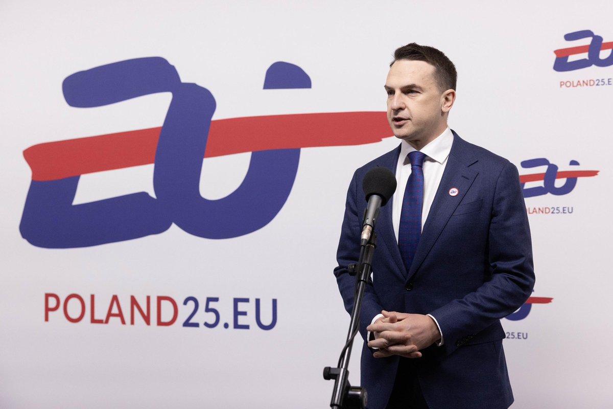EUgovPL's tweet photo. Doorstep by Minister @adamSzlapka ahead of today’s Informal #GAC in #Warsaw on #EUsecurity, readiness and preparedness: hybrid threats to the enlargement process, multiannual financial framework and the role of civil society in democratic resilience
#Poland25eu #securityEurope https://t.co/Grhp31GqDT