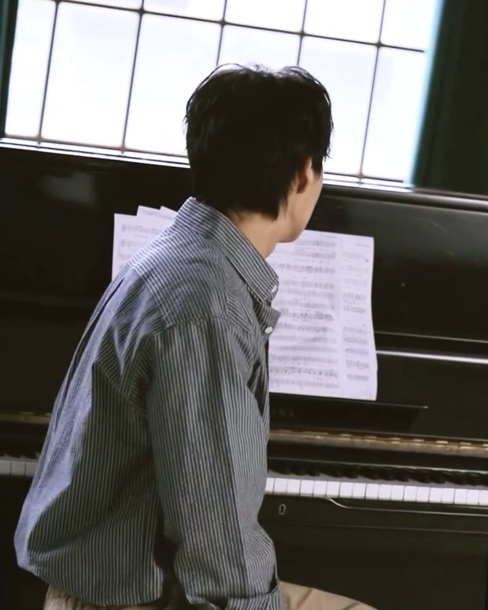 veenee1204's tweet photo. 보고 싶은 햊존 뒷모습..( ⸍ɞ̴̶̷ ·̫ ɞ̴̶̷⸌ )♡ https://t.co/sFphYm2vHk