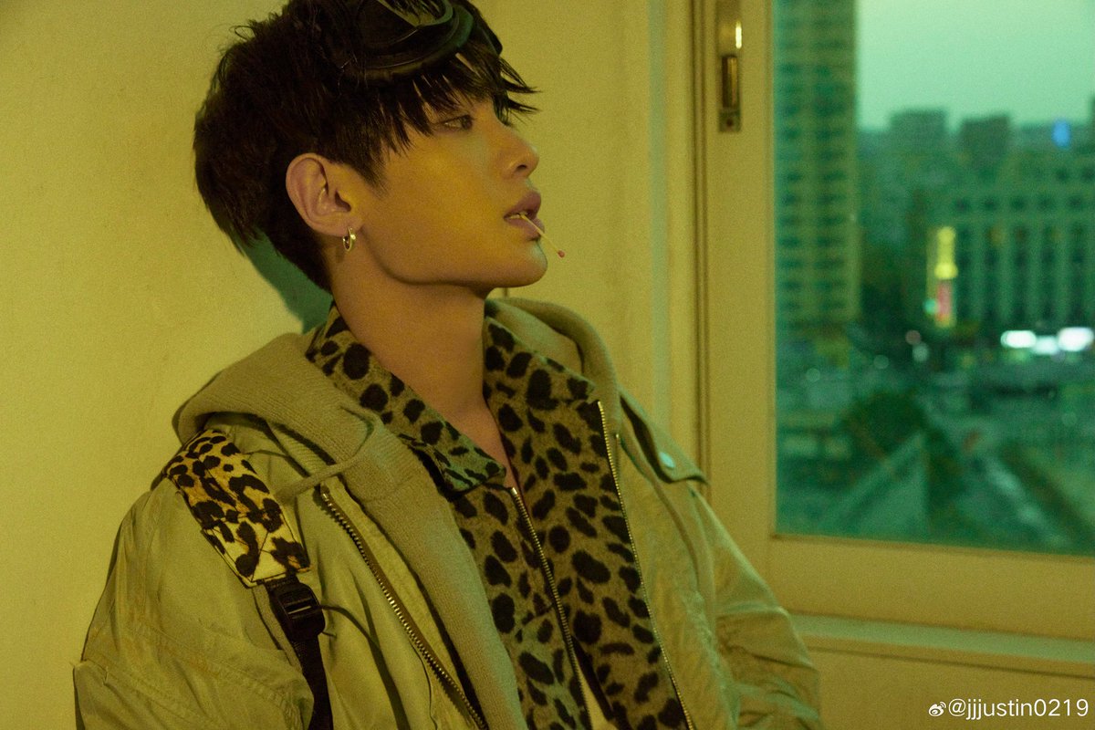 YH_NEX7's tweet photo. Justin
250218 ⋮ © jjjustin0219 weibo update

"1 more day 👋"
 ���​​
Justin Huang's new birthday single 'Light Dreamer' will be released on February 19, 14:19 (CST)! 

『 #YH_NEXT #YUEHUA #NEX7
     #黄明昊 #Justin #HuangMingHao
     #乐华NEXT #NinePercent 』 https://t.co/Rzi5L1JdOo