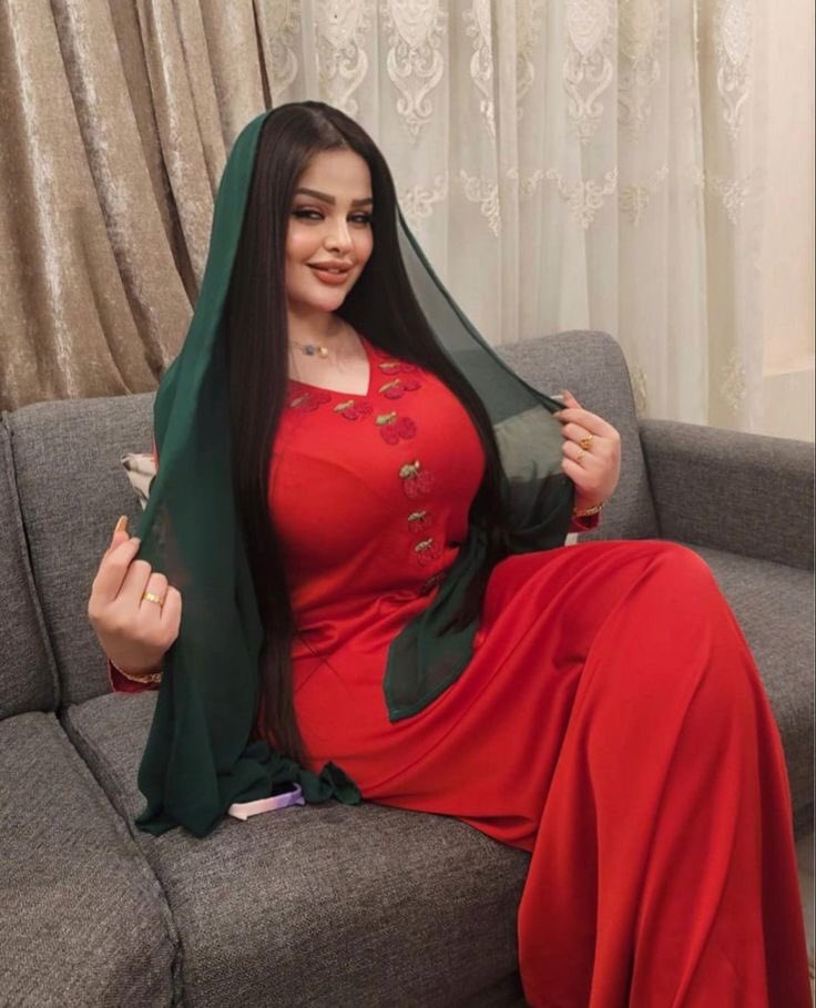 اقتنعت آخيراً آن الراحة لا تعني آن أعيش حياة جميلة ،
 بل تعني إفراغ رأسي من كل شيء يزعجني.🤍☘️