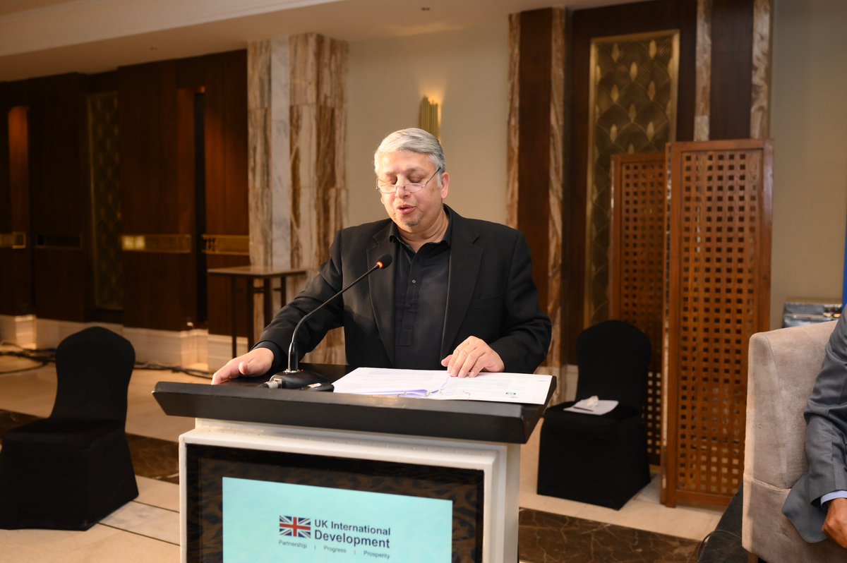 E4HProgramme's tweet image. Climate change is worsening health risks in Pakistan, straining health systems. At #PathwaysToProgressLearningEvent, E4H, WHO, UNICEF &amp;amp; govt leaders discussed climate resilience in health, workforce preparedness &amp;amp; risk assessments. Urgent action is needed to build adaptation.