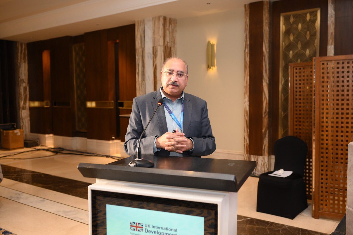 E4HProgramme's tweet image. Climate change is worsening health risks in Pakistan, straining health systems. At #PathwaysToProgressLearningEvent, E4H, WHO, UNICEF &amp;amp; govt leaders discussed climate resilience in health, workforce preparedness &amp;amp; risk assessments. Urgent action is needed to build adaptation.