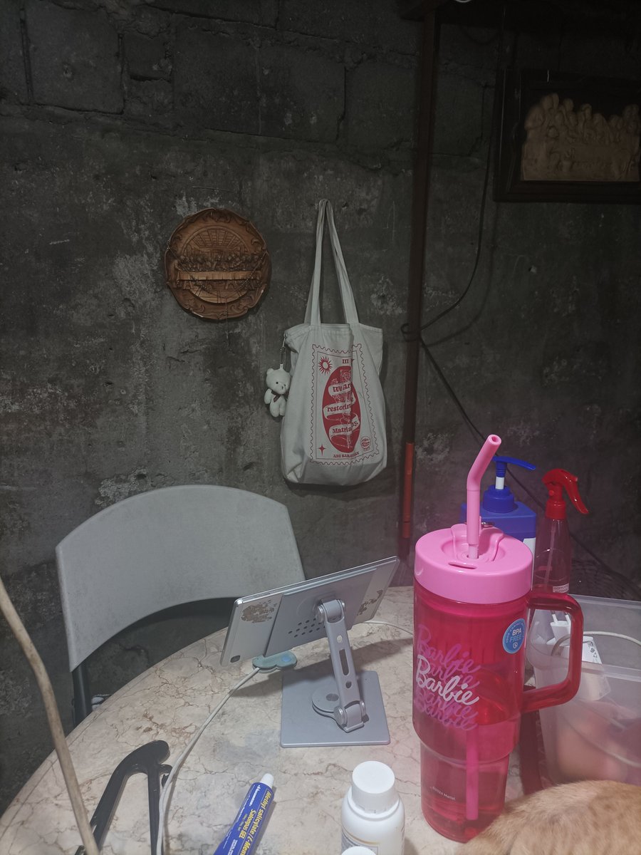 artimaking's tweet image. no cap bc this is literally my workspace 😅