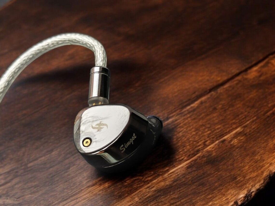 Sculpt Your Sound.🎶
📸: headphoneer