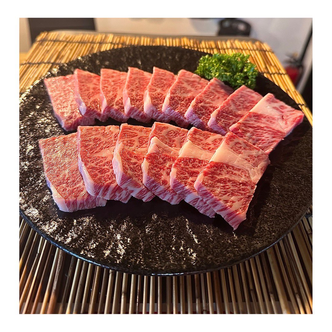 pecha0121's tweet photo. お世話になっております、
炭屋牛繁です🐮

怒涛の日々を過ごしていて
Xの投稿が疎かに…(´･_･`)
気付けば先月28歳になってました…

さて、牛繁はオープンから３ヶ月が経ち
メニューにユ���ケや豚ホルモンなど
色々な物が増えました！！✨

これからも何卒よろしくお願い
いたします(｡ᵕᴗᵕ｡) https://t.co/Xfmpvscp4e