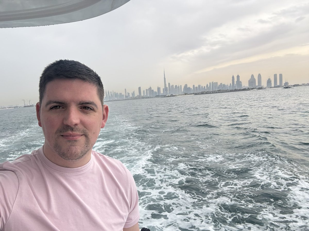 Afternoon from Dubai enroute to the world islands for some relaxation and sunshine 

#holiday #dubai #uae #skyline #worldislands #sunshine