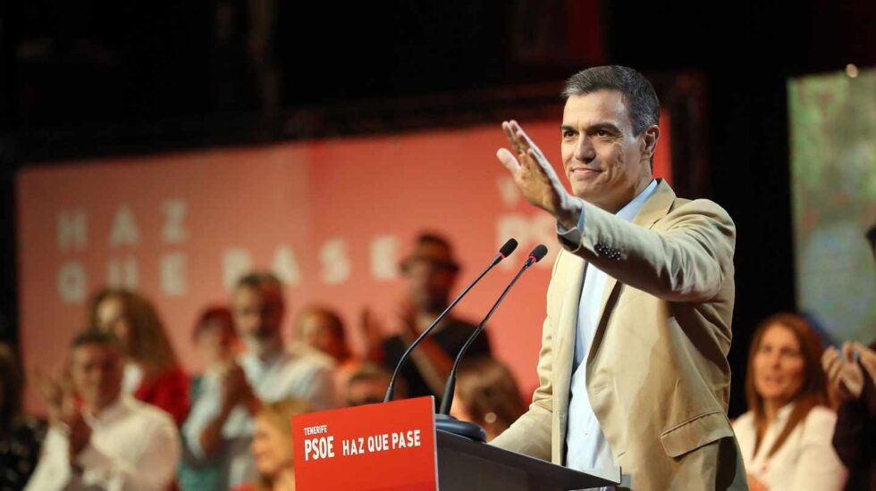 <a href="/El_Plural/">El Plural</a> Pedro Sánchez se quita la careta y hace el saludo nazi en pleno directo.