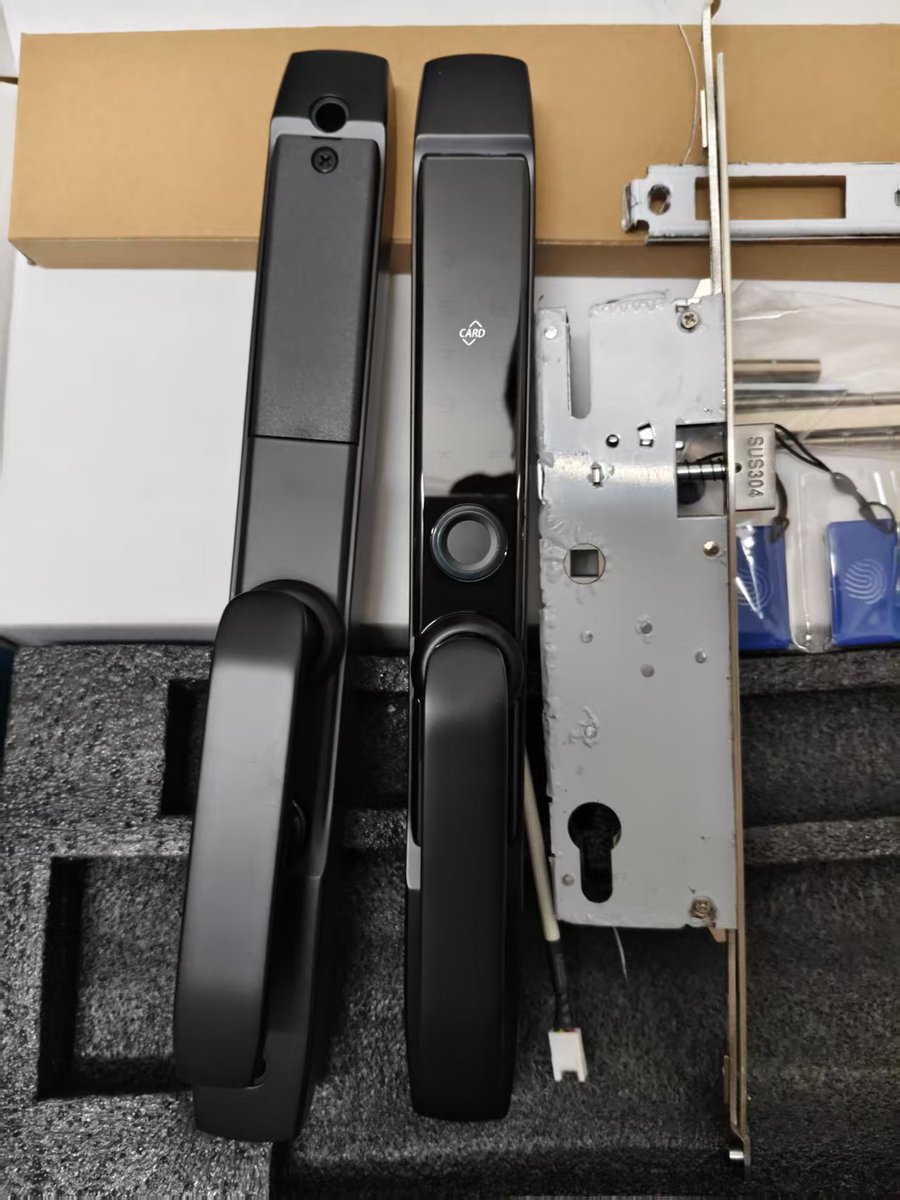 Details determine success or failure. The cover of the lock cylinder will not fall off.