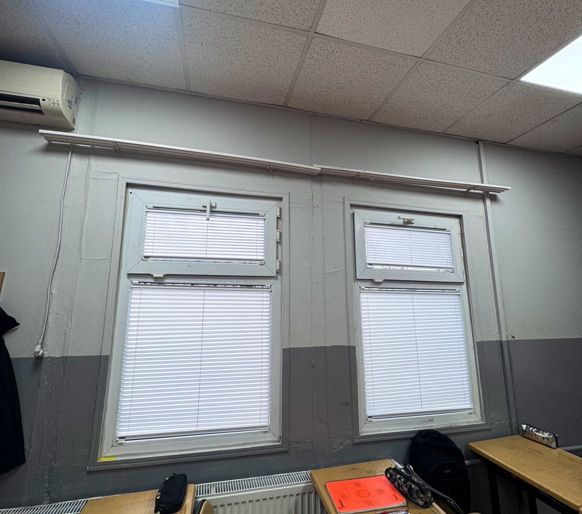 Tül perdelerimiz plise perdelerle değişti, çalışmalarından ötürü Okul Aile Birliğimize teşekkür ederiz.