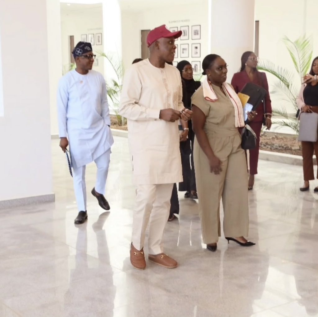 naltf_ng's tweet photo. A delegation from the Office of the Deputy Speaker, Rt. Hon. Benjamin Kalu, met with NALTF Executive Secretary Rt. Hon. Henry Nwawuba at the National Assembly Library and Resource Centre.
#NationalAssemblyLibraryTrustFund #NALTF #LibraryChronicles https://t.co/iNUzCpESoI