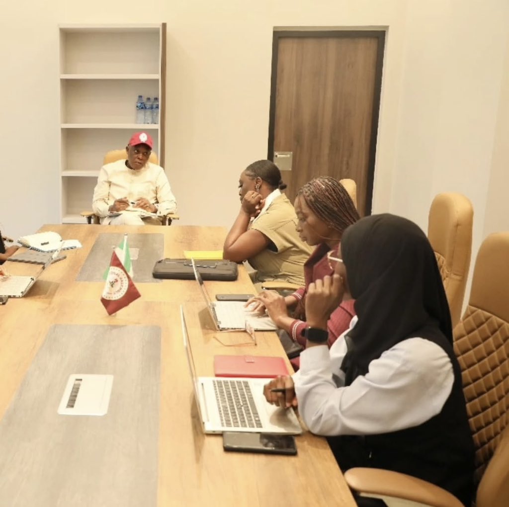naltf_ng's tweet photo. A delegation from the Office of the Deputy Speaker, Rt. Hon. Benjamin Kalu, met with NALTF Executive Secretary Rt. Hon. Henry Nwawuba at the National Assembly Library and Resource Centre.
#NationalAssemblyLibraryTrustFund #NALTF #LibraryChronicles https://t.co/iNUzCpESoI