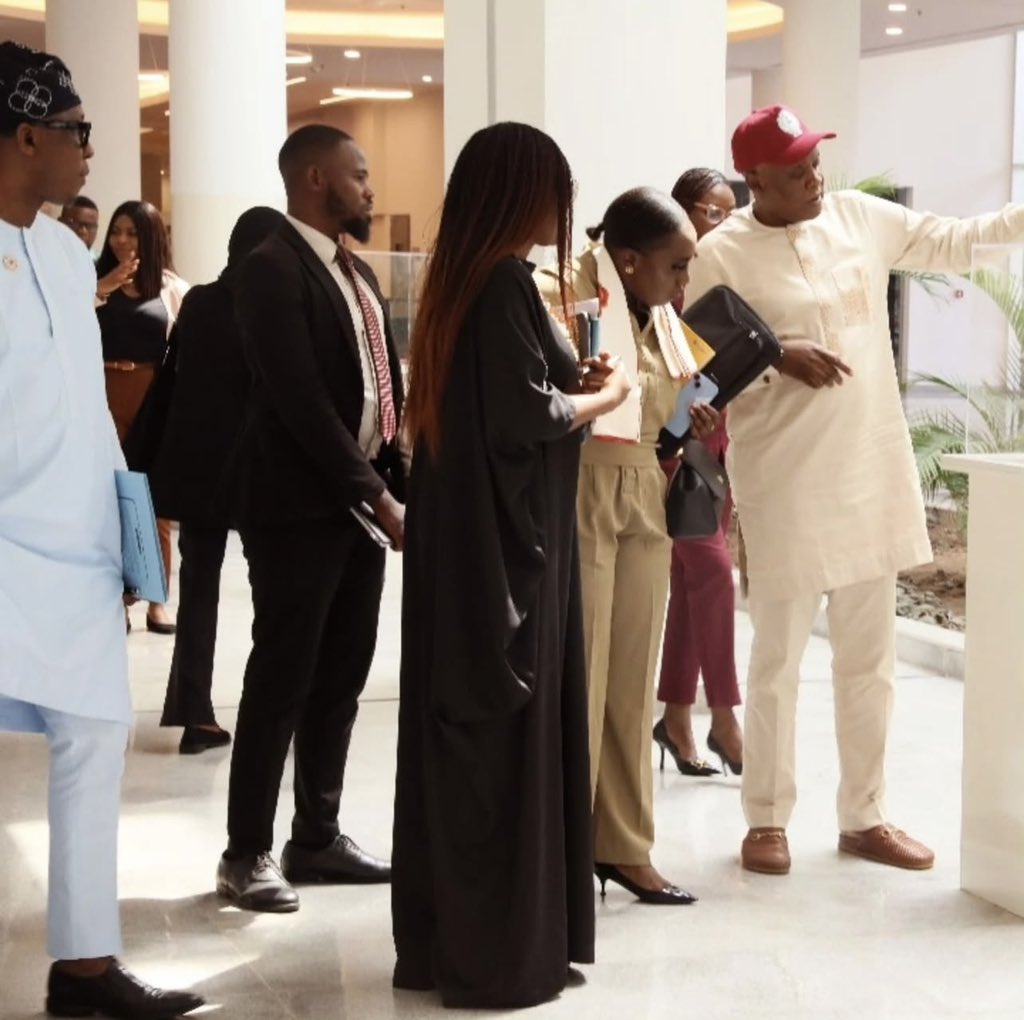 naltf_ng's tweet photo. A delegation from the Office of the Deputy Speaker, Rt. Hon. Benjamin Kalu, met with NALTF Executive Secretary Rt. Hon. Henry Nwawuba at the National Assembly Library and Resource Centre.
#NationalAssemblyLibraryTrustFund #NALTF #LibraryChronicles https://t.co/iNUzCpESoI