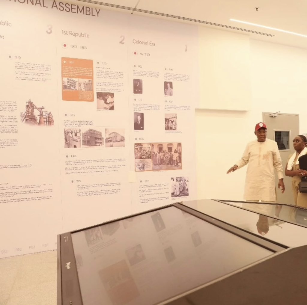 naltf_ng's tweet photo. A delegation from the Office of the Deputy Speaker, Rt. Hon. Benjamin Kalu, met with NALTF Executive Secretary Rt. Hon. Henry Nwawuba at the National Assembly Library and Resource Centre.
#NationalAssemblyLibraryTrustFund #NALTF #LibraryChronicles https://t.co/iNUzCpESoI