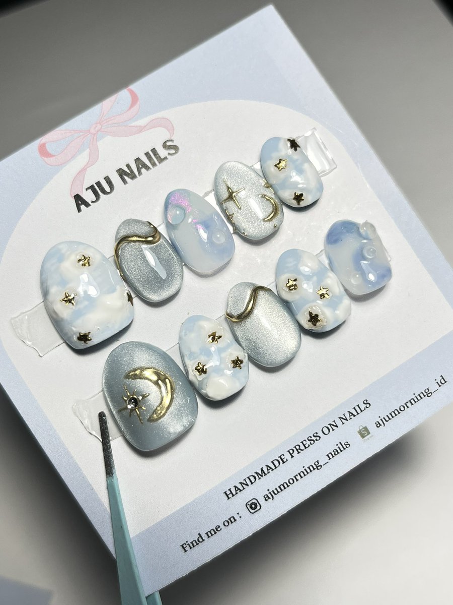 haloo guys aku open order custom press on nails ya, 
murce kok cuma 50-80k aja
polos cuma 36k aja

udah dapet lem cair, stiker, pendorong kutikula, kikir, sama alkohol swab ya

bisa di co di oren loh
nails yang udah pernah aku bikin kaya gini nih 👇
