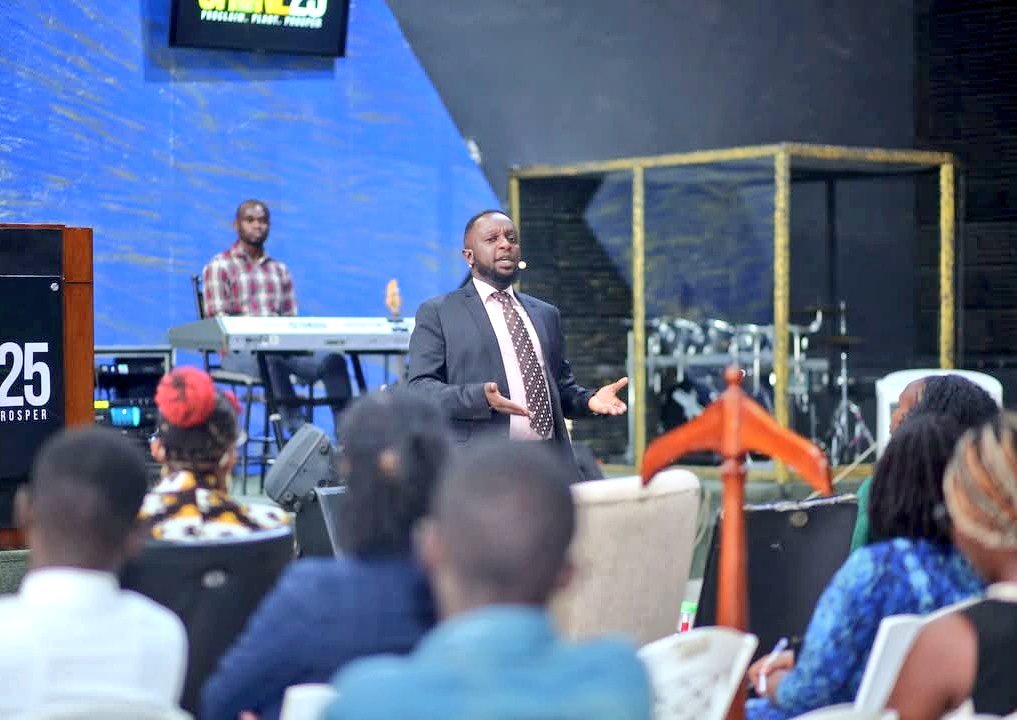 The mind of God needs the hands of men #tuesdayvibe #Iamlifepool #BibleStudy #lifepoolchapel