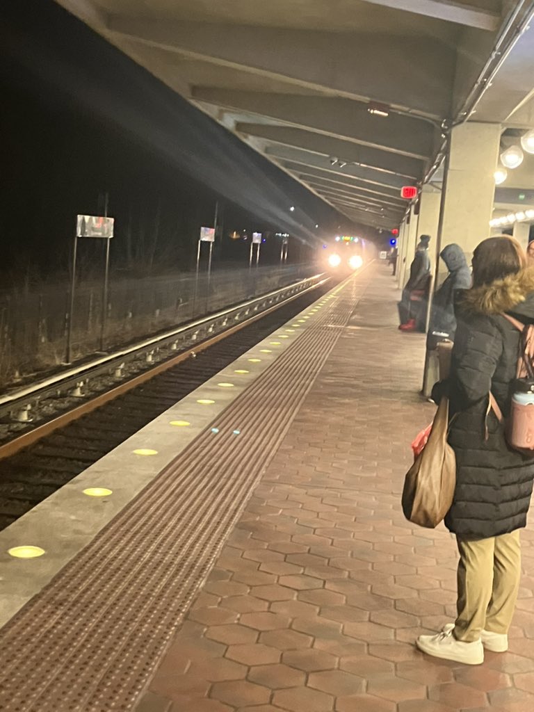 Texx8904's tweet image. Just calling this to your attention. How can a train be “boarding” that hasn’t even arrived to the platform??? Then ofc, now the operator is rushing &amp;amp; opens the doors for 30 seconds and you had better be fast! This is ridiculous! @Metrorailinfo #arriveONTIME