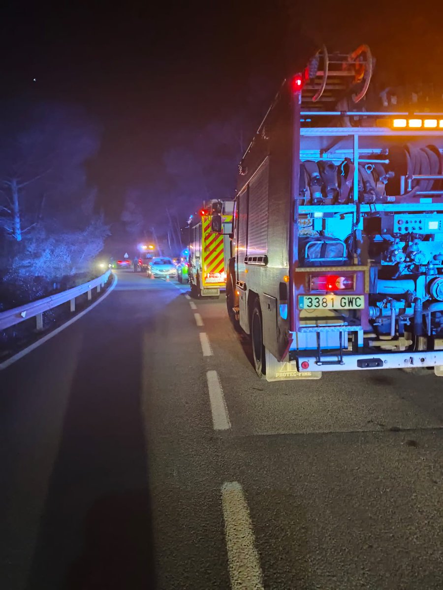 BBVVBegues's tweet photo. 16/02/25 Sortim a un accident de trànsit, dos vehicles implicats, una persona ferida lleu. #Begues
Intervenen:
🚒 #Bomberscat
🚓 @policiabegues @mossos
🚑 @semgencat #basicarural
Recorda! si➡️👀⬇️ @112
🔥❄️🌪️⚡💦➡️☎️➡️1️⃣1️⃣2️⃣ https://t.co/TR3ZxfV25s