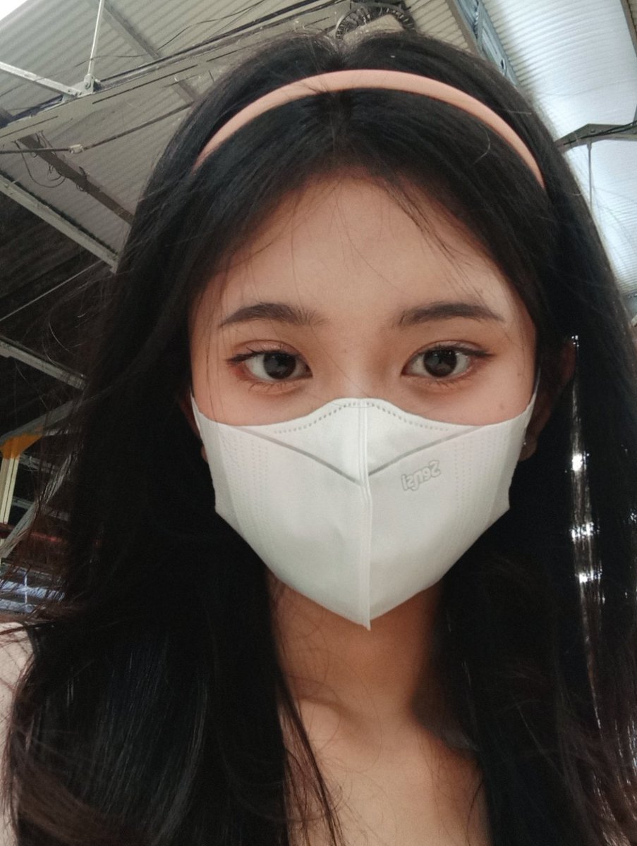 dnyshii's tweet photo. eye makeup dirumah vs pergi keluar
ga berani macem macemin kalo perginya siang takut bleber💔 https://t.co/mQj8Eauolr