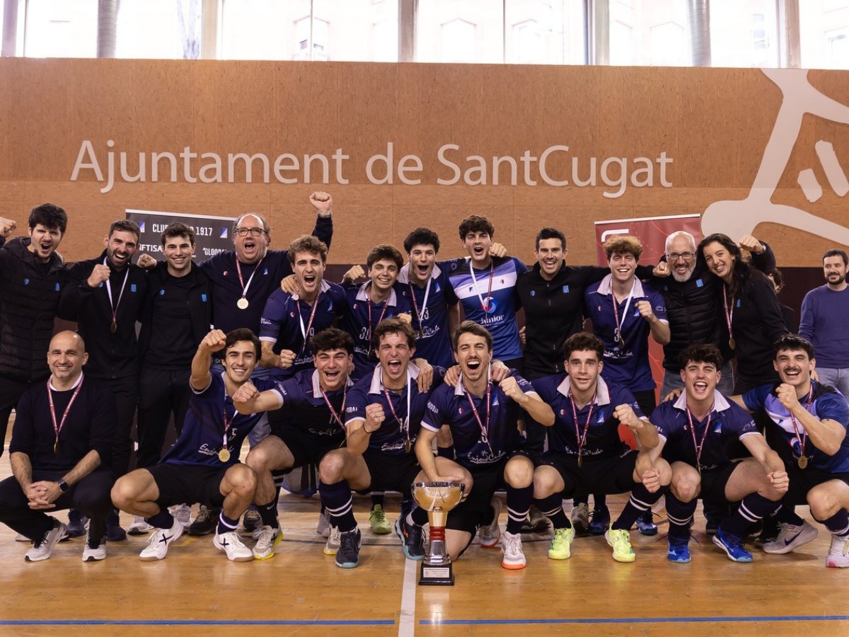 GloobalRenting's tweet photo. 🔥 Por primera vez en su historia, #hockeyjunior se proclama Campeón de España de #Hockey Sala Absoluto! 🏑🏆
Un título muy especial, conseguido en casa 💙💚
Desde #GLOOBAL, como patrocinadores orgullosos, queremos felicitaros por este gran logro. ¡Os lo merecéis! 💪🎉 https://t.co/9eCYvXVTnn