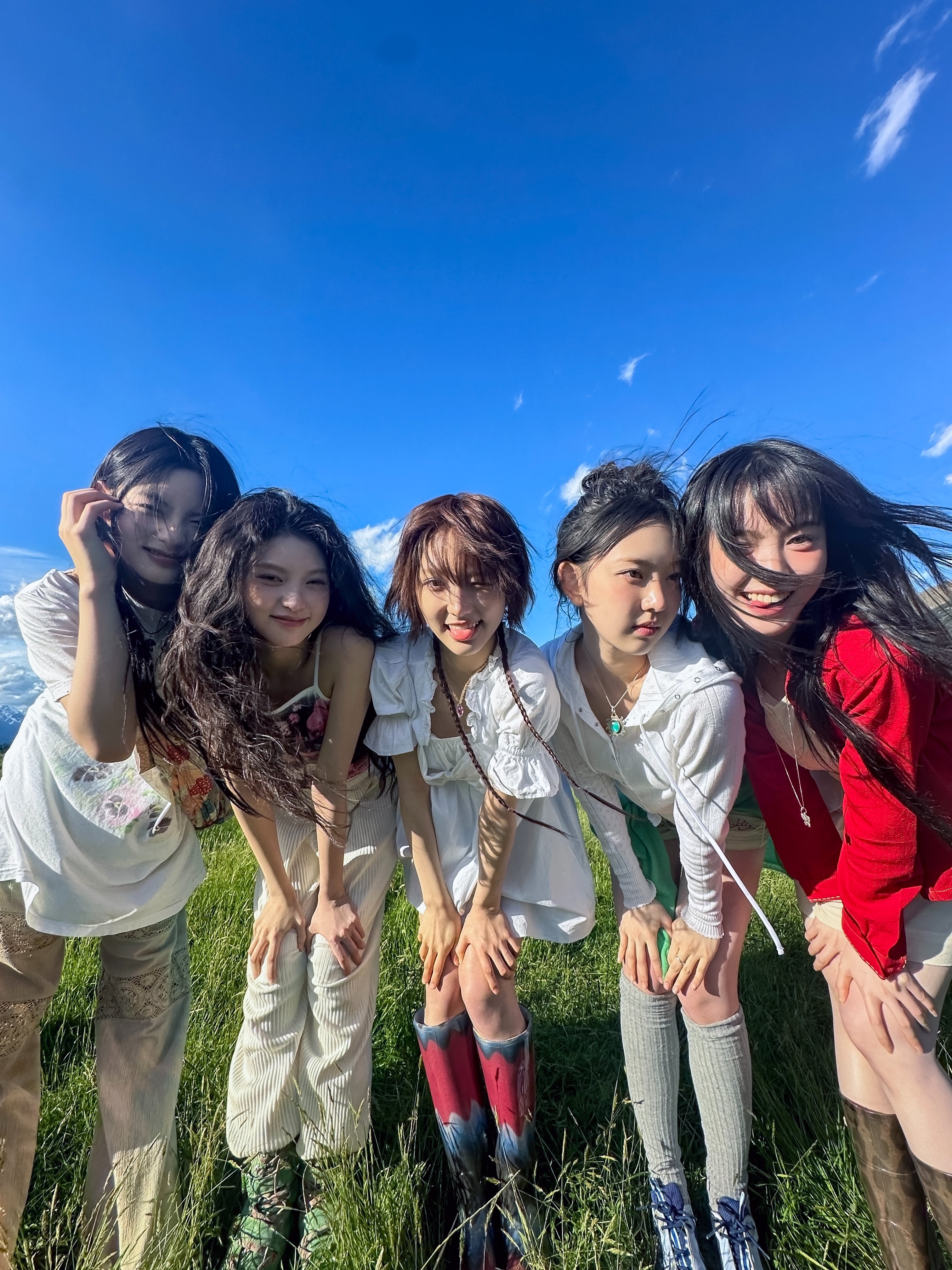 GkELMGebAAAuuSn?format=jpg&name=4096x4096