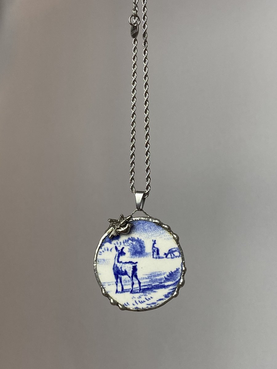 Did you ever seen a porcelain like that?  
#upcycled by Reppatcher, Kotyo Gem 
Discover more here: reppatch.com/en/designer-ne…