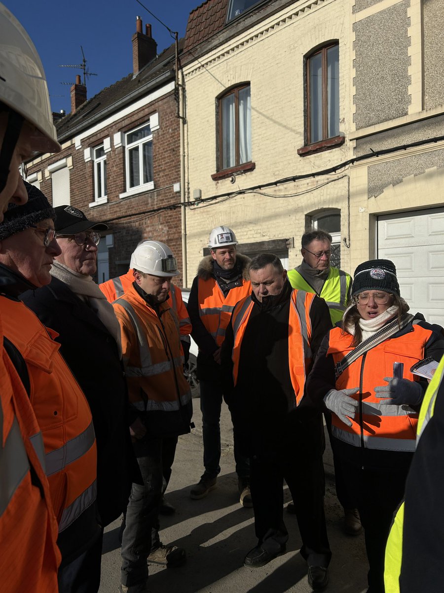 En direct - visite du chantier d’effacement et enfouissement des réseaux à La Gorgue
✅ résorption de 600 m de fils nus avec @enedis_npdc 
✅ effacement des réseaux telecom fibre 
✅ renovation de l’éclairage public 💡